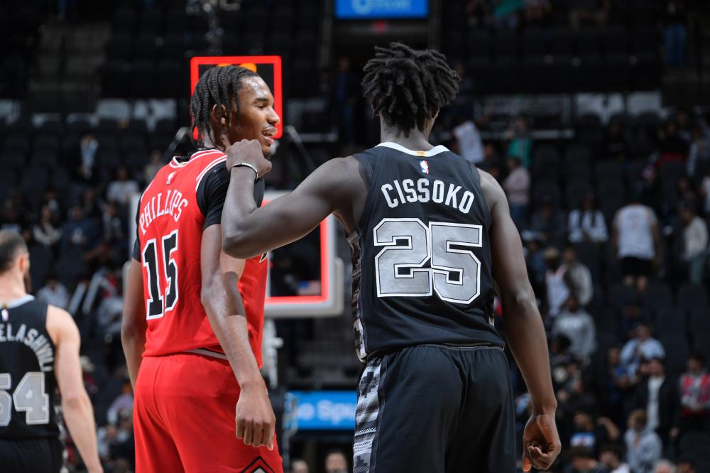 主裁判仅示 主裁判仅示