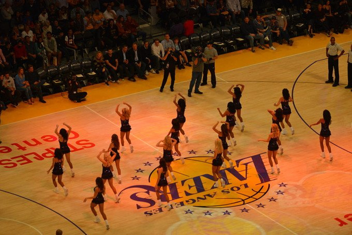 通过细致地 通过细致地